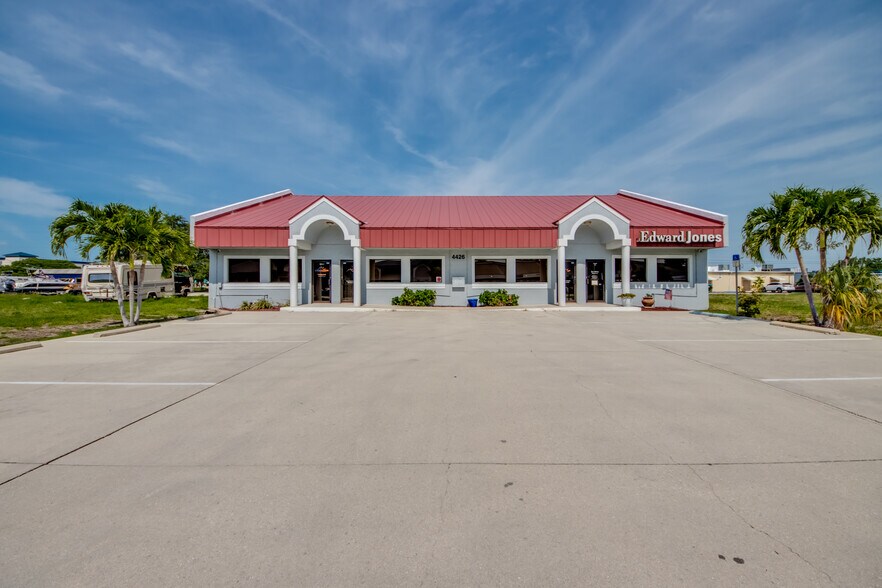 More Photos Of 4426 SE 16th Pl, Cape Coral Office For Lease