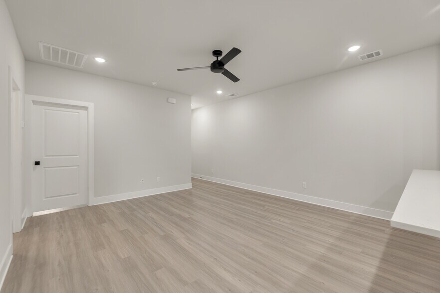 More Photos Of 514 Deacon Dr W, College Station Apartments For Sale