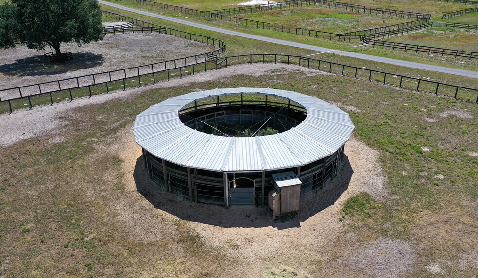 More Photos Of 12219 SW 26th St, Ocala Horse Stables For Sale