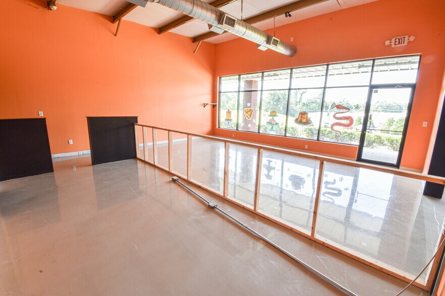More Photos Of 4550 Station Cir, Northport Freestanding For Lease
