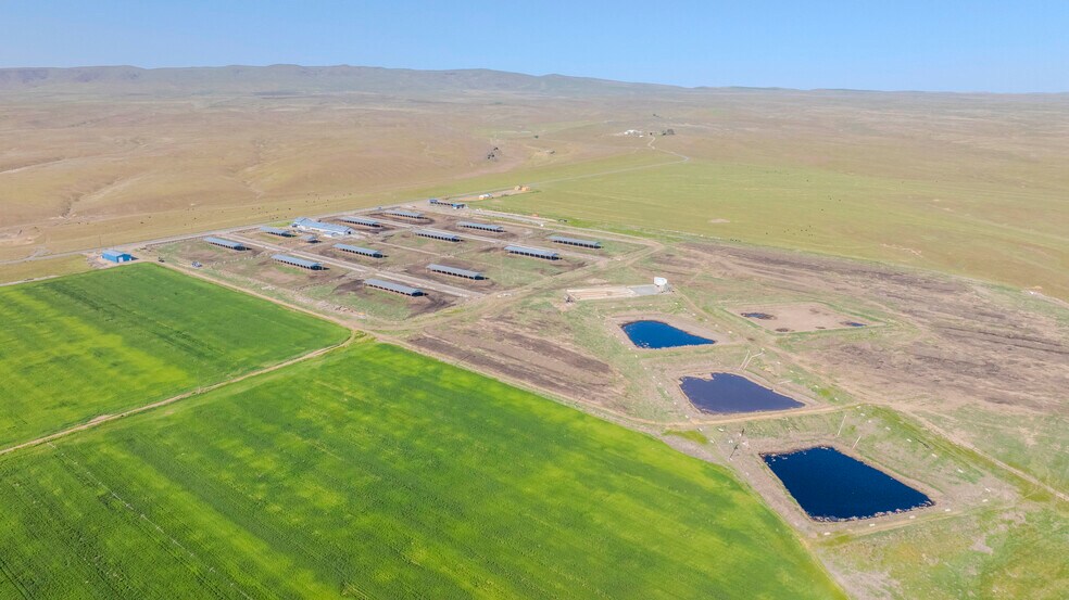 More Photos Of 1400 Lewandowski Rd, Sunnyside Specialty For Sale