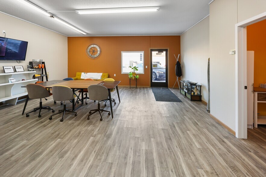 More Photos Of 20 S 32nd Ave S, Saint Cloud Office For Sale