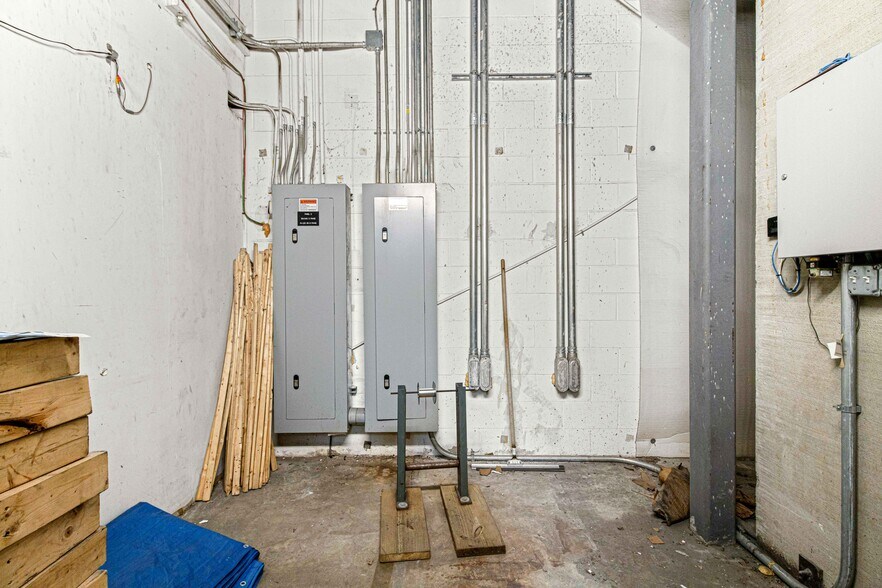 More Photos Of 1031 NE 16th St, Ocala Manufacturing For Sale