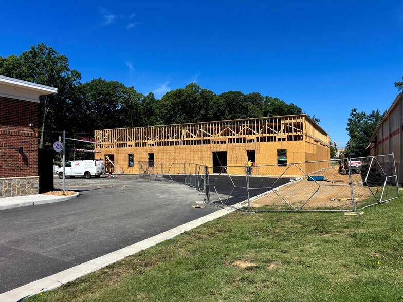 More Photos Of 2070 Ashland Rd, Rockville Flex For Lease