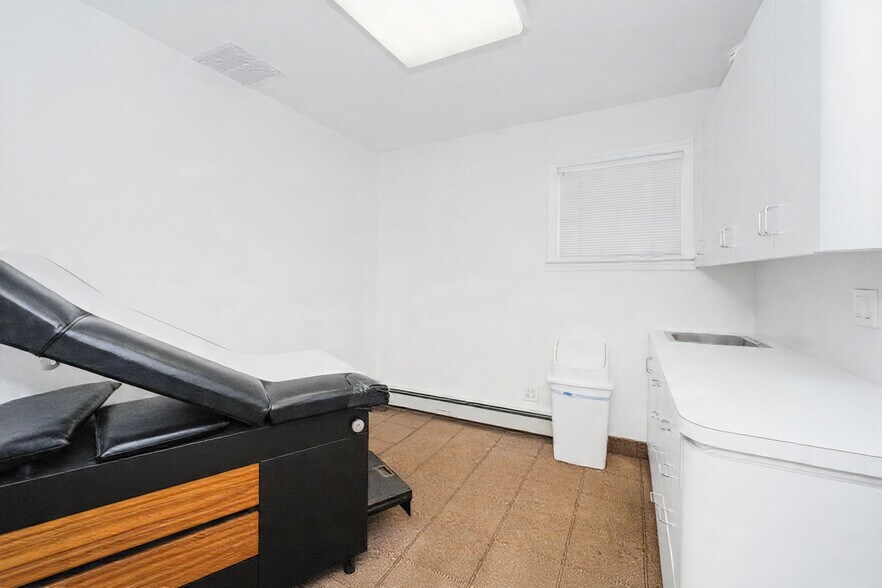 More Photos Of 107 Nelson Ave, Staten Island Office For Lease