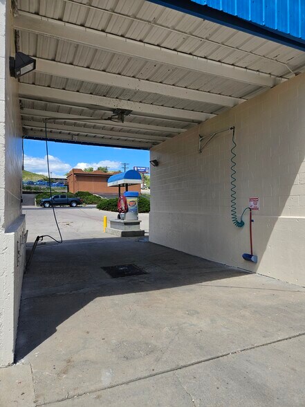 More Photos Of 2933 Sage St, Colorado Springs Carwash For Sale