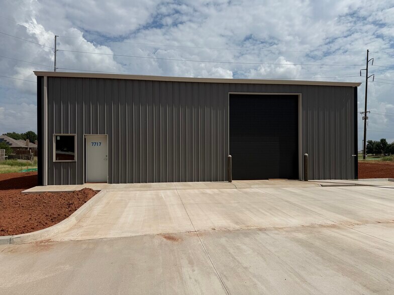 More Photos Of 7717 NW 81st Cir, Oklahoma City Warehouse For Lease