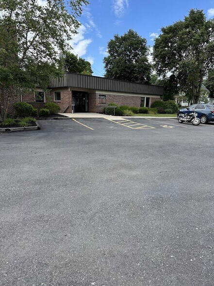 More Photos Of 293 W North St, Geneva Loft Creative Space For Lease