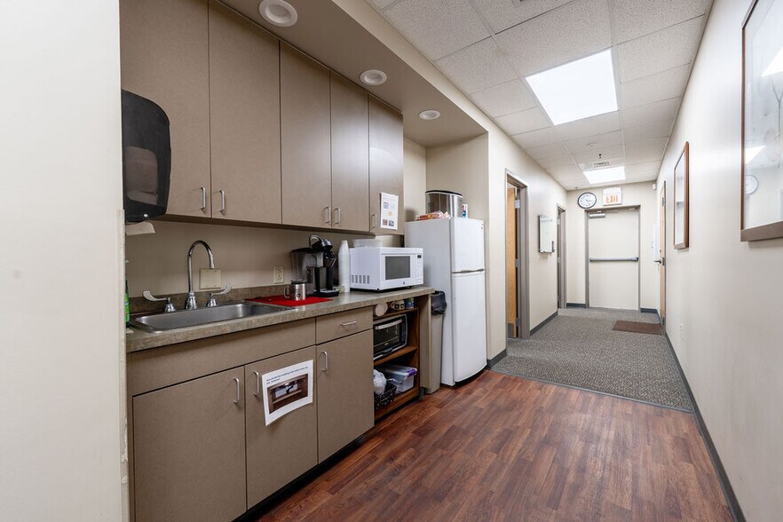 More Photos Of 149 Piper Ln, Georgetown Industrial For Lease