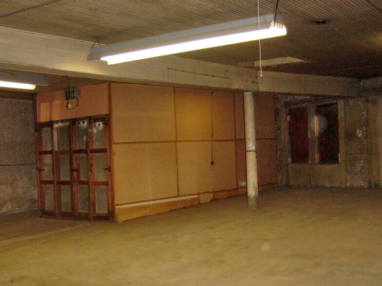 More Photos Of 337-339 S Fremont Ave, Baltimore Warehouse For Sale