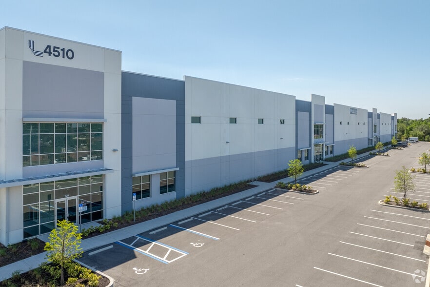 More Photos Of 5501 Lee Vista Blvd, Orlando Unknown For Lease