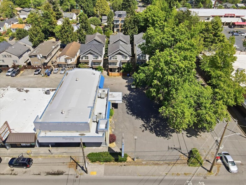 More Photos Of 10310 Aurora Ave N, Seattle Warehouse For Sale