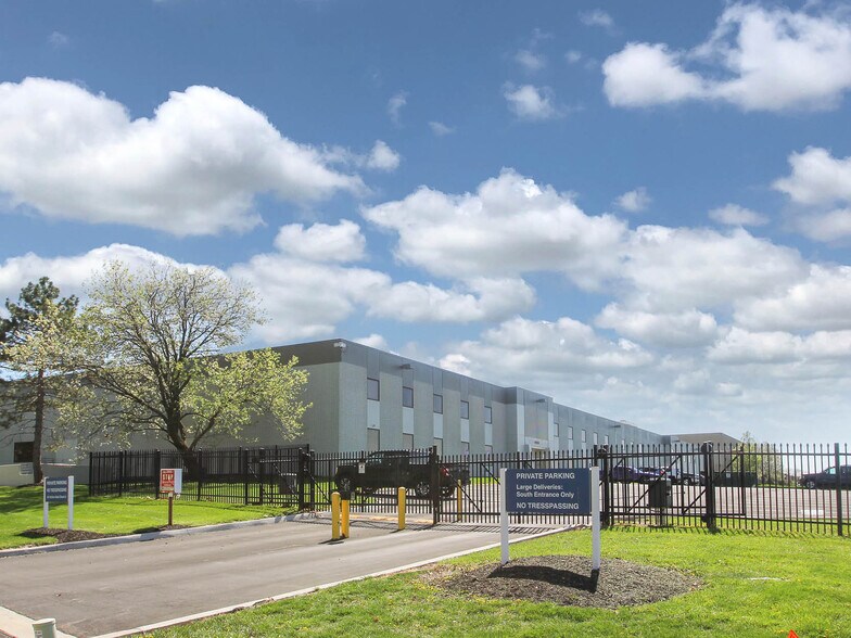 More Photos Of 10828 NW AirWorld Dr, Kansas City Industrial For Lease