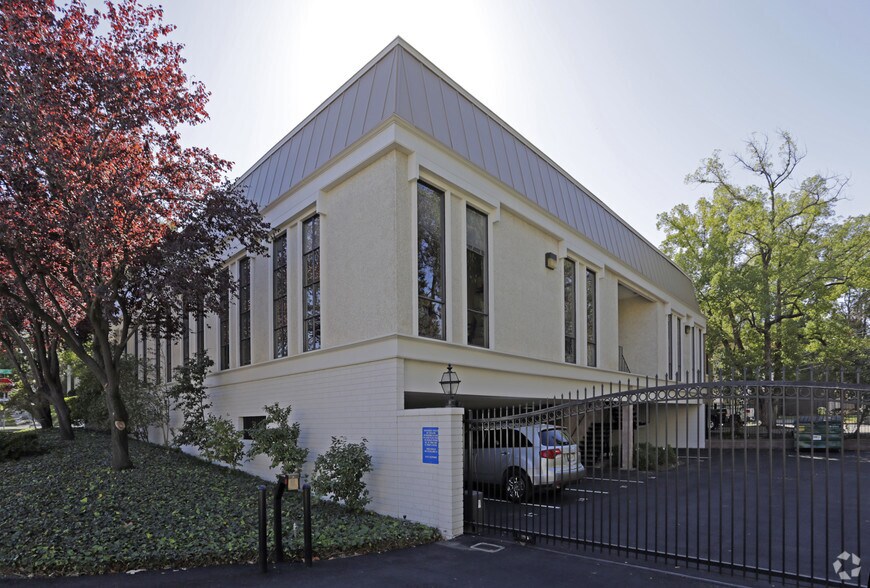 More Photos Of 2100 21st St, Sacramento Office For Lease