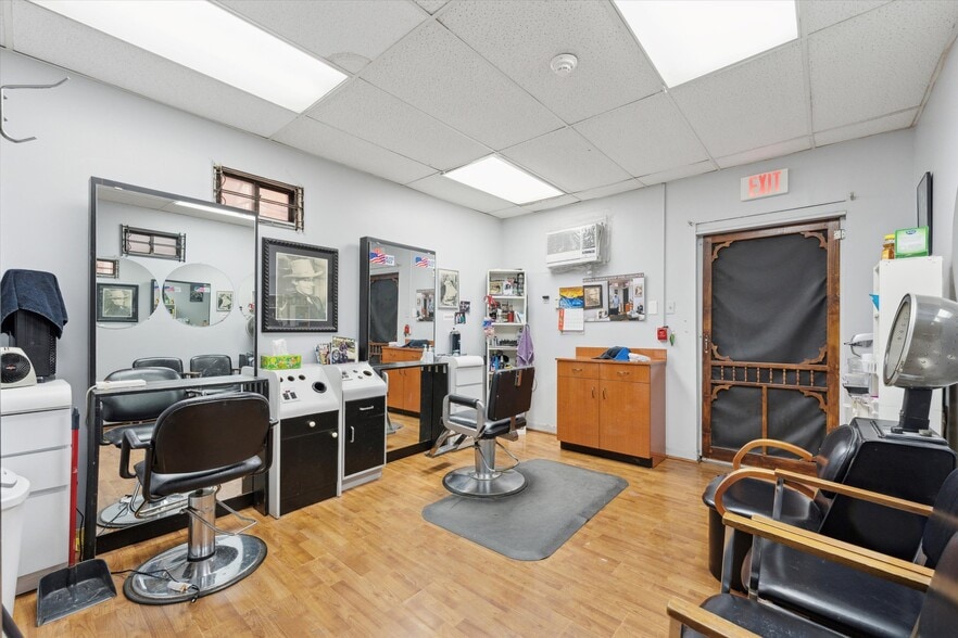 More Photos Of 42 S 19th St, Philadelphia Storefront Retail Residential For Lease