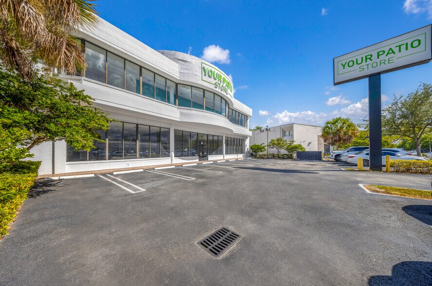 More Photos Of 9855 S Dixie Hwy, Pinecrest Freestanding For Sale