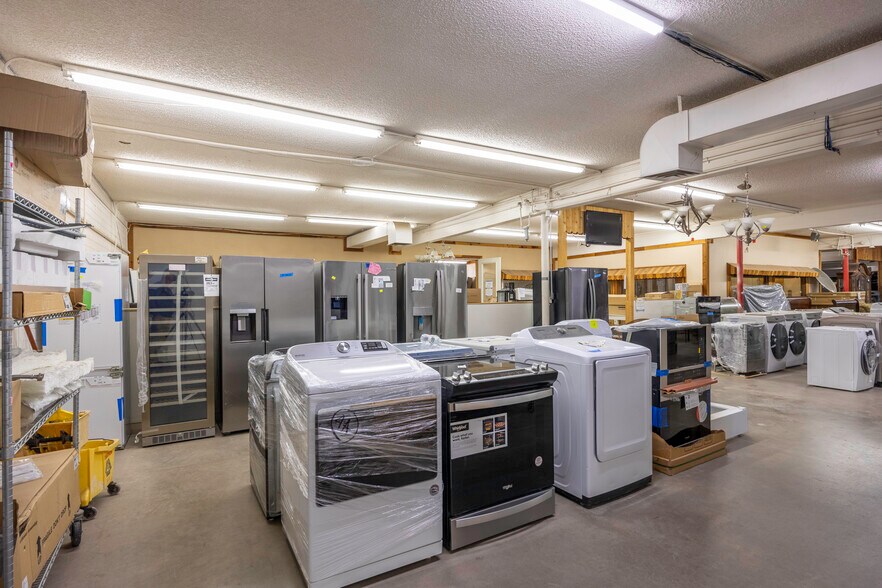 More Photos Of 655 W Cottonwood Ln, Casa Grande Showroom For Sale