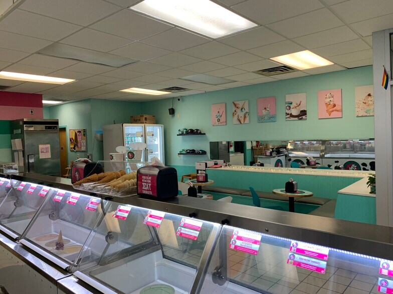 More Photos Of 1702-1740 Fordem Ave, Madison General Retail For Lease