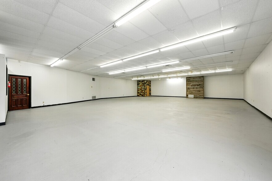 More Photos Of 208 N Main St, Gladewater Freestanding For Sale