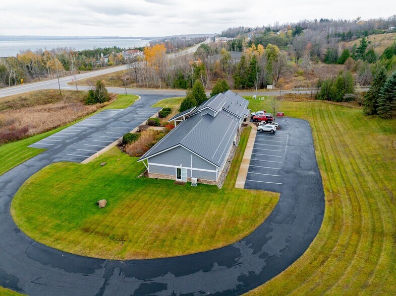 More Photos Of 2940 Parkview Dr, Petoskey Office For Sale