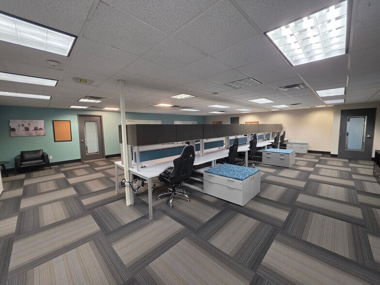 More Photos Of 6610 N Shadeland Ave, Indianapolis Office For Sale