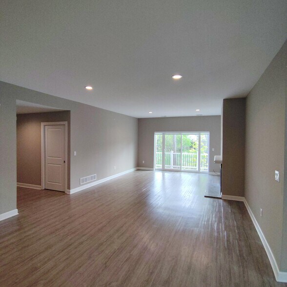 More Photos Of 26700 Orchard Lake Rd, Farmington Hills Apartments For Sale