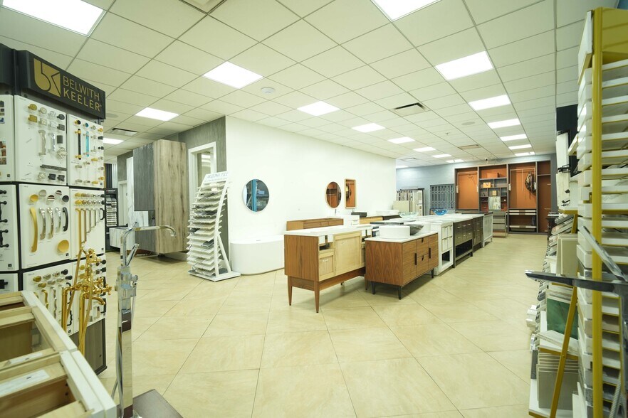 More Photos Of 11921 Sherman Way, North Hollywood Warehouse For Sale