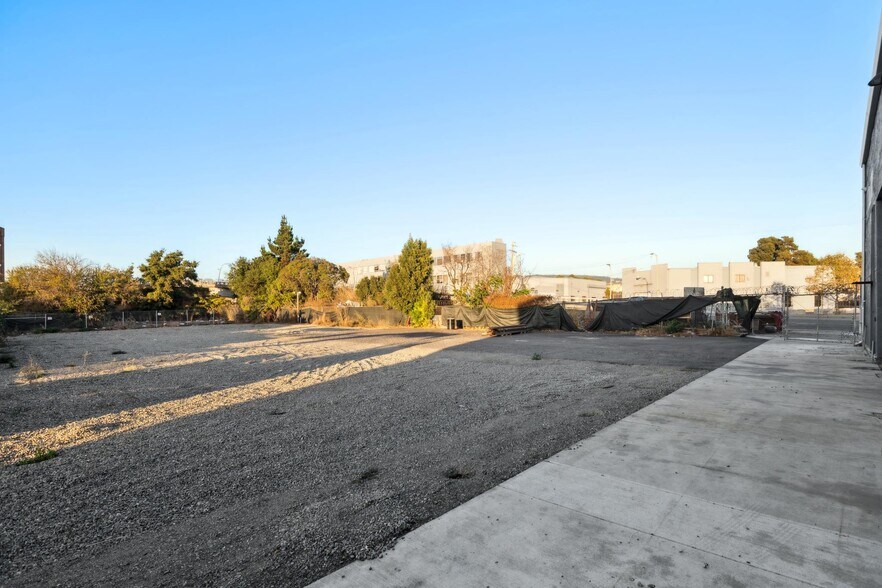 More Photos Of 1000 Calcot Pl, Oakland Warehouse For Lease