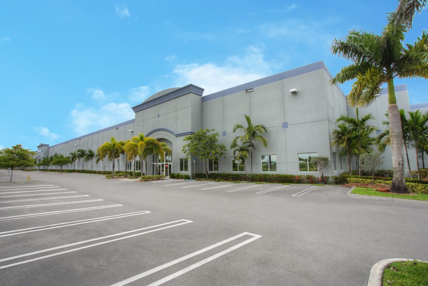 More Photos Of 11401 NW 134th St, Medley Distribution For Lease
