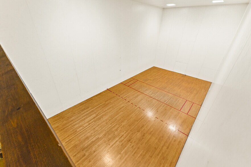 More Photos Of 309 E Springbrook Dr, Johnson City Flex For Lease