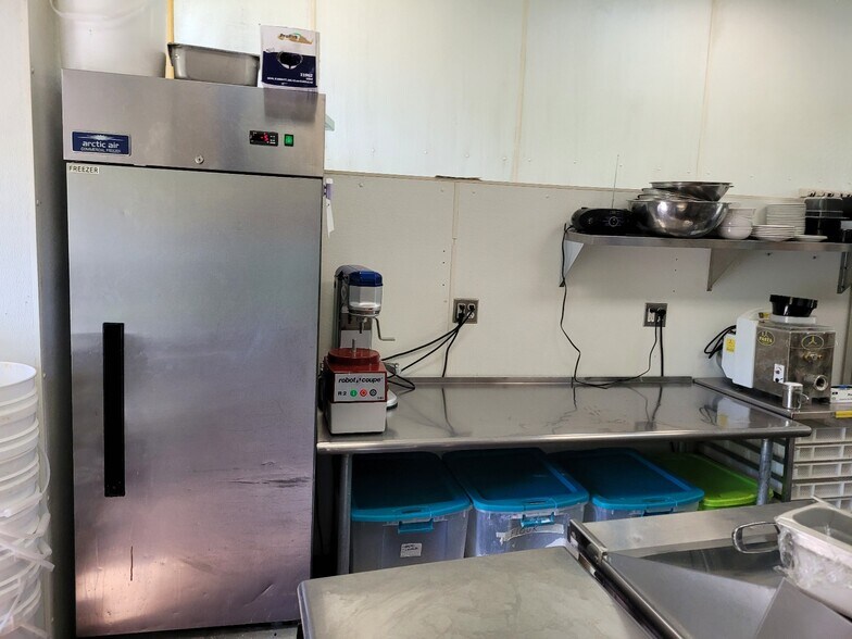 More Photos Of 26 Depot Ave, Windsor Restaurant For Sale