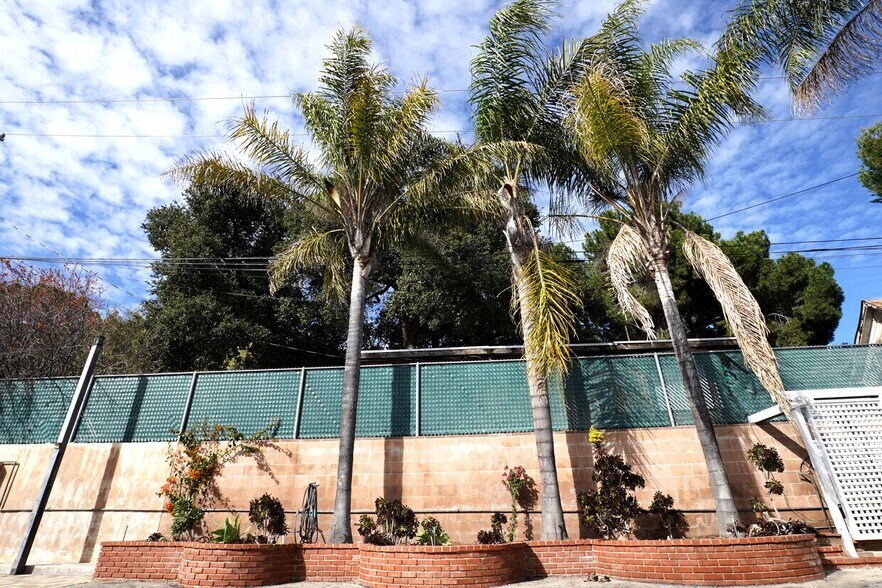 More Photos Of 9857 Foothill Blvd, Lake View Terrace Multifamily For Lease