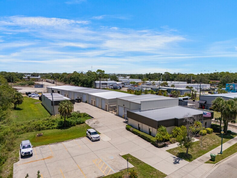 More Photos Of 2221 8th St, Sarasota Warehouse For Lease