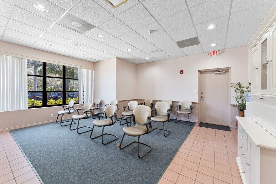 More Photos Of 3820 Tampa Rd, Palm Harbor Medical For Lease
