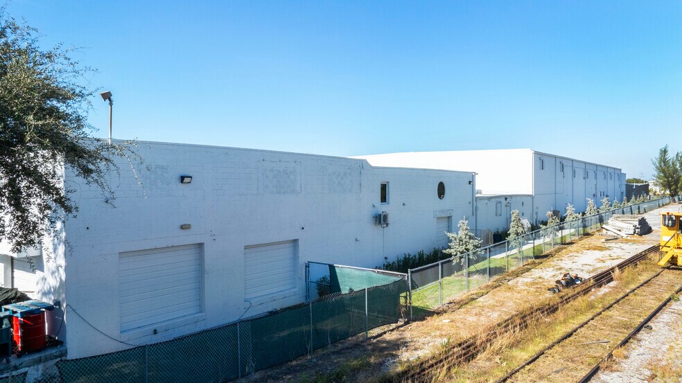 More Photos Of 1350-1390 Hammondville Rd, Pompano Beach Warehouse For Lease