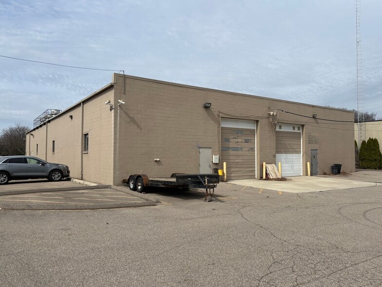 More Photos Of 21444-21448 Bridge St, Southfield Warehouse For Sale
