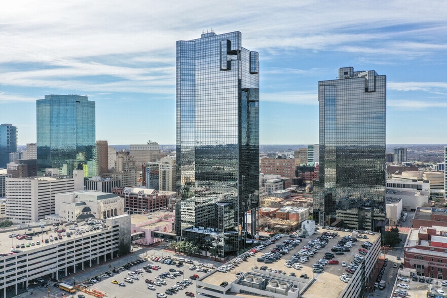 More Photos Of 301 Commerce St, Fort Worth Office For Lease