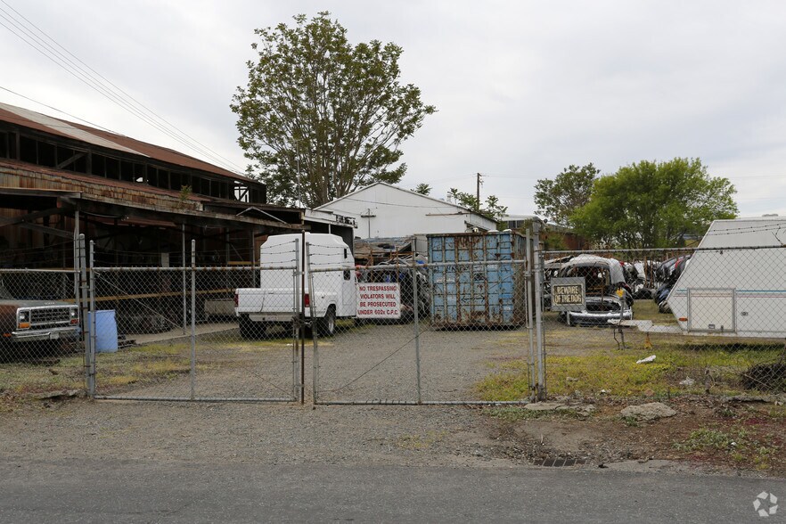 More Photos Of 305 Ahern St, Sacramento Service For Lease