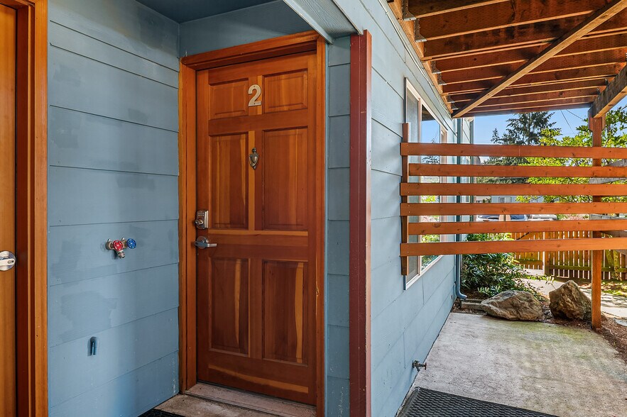 More Photos Of 1510 NE 170th St, Shoreline Apartments For Sale