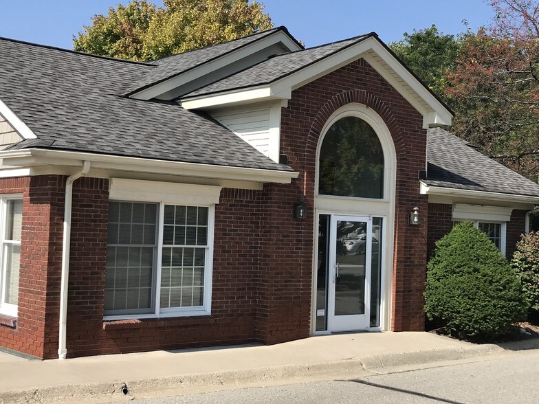 More Photos Of 4345 Meigs Ave, Waterford Office For Lease