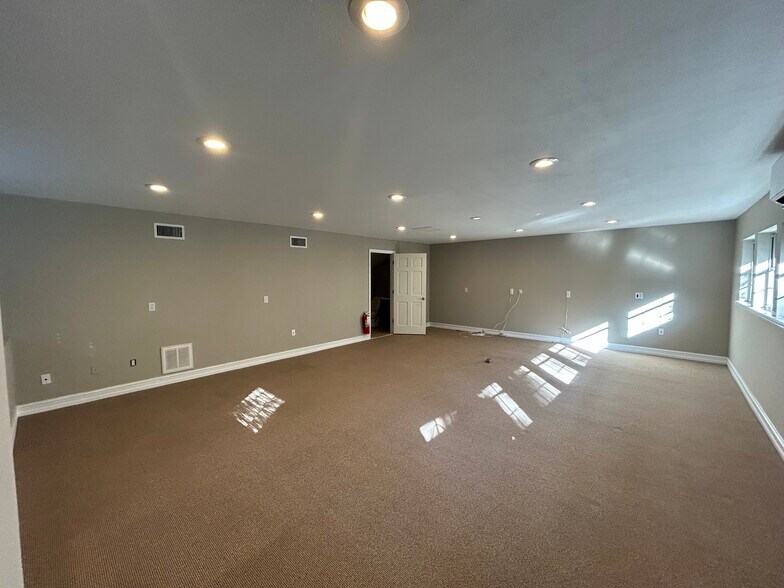 More Photos Of 1680-1684 Metropolitan Cir, Tallahassee Loft Creative Space For Lease