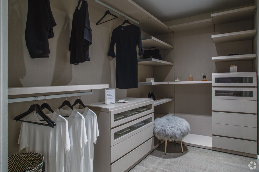 More Photos Of 3709 College Point Blvd, Flushing General Retail For Lease