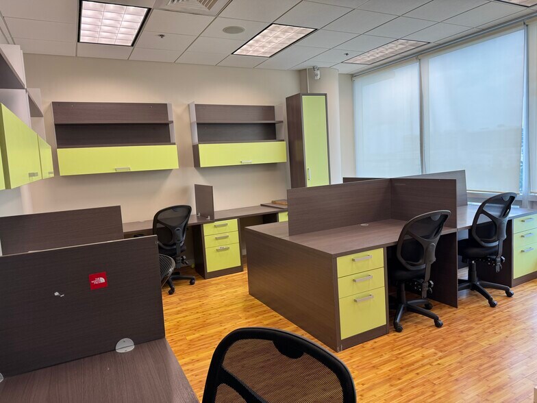 More Photos Of 20900 NE 30th Ave, Aventura Office Residential For Lease