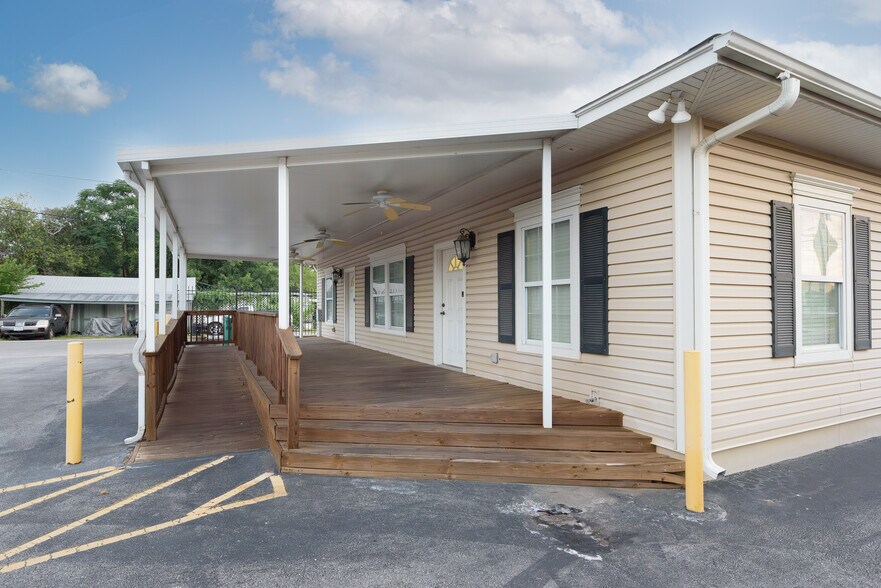 More Photos Of 301 S Seguin Rd, Converse Office For Sale