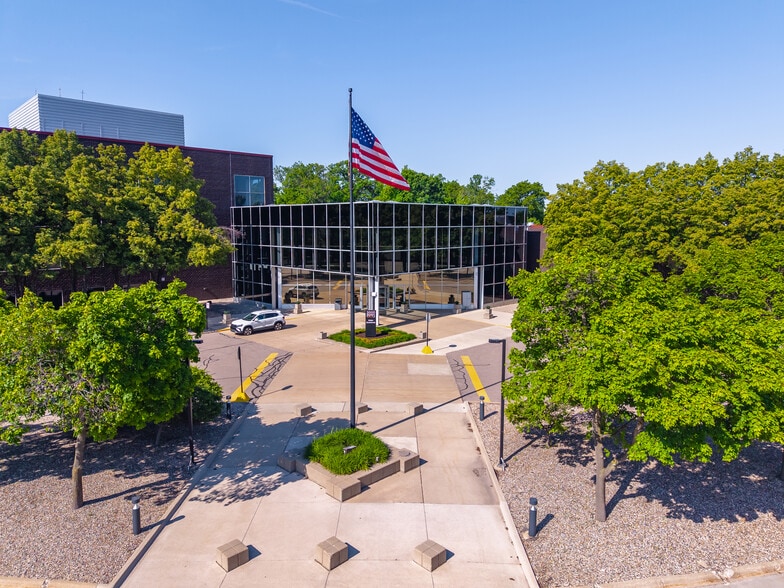 More Photos Of 3000 University Dr, Auburn Hills Office For Sale