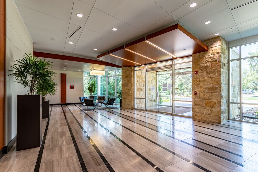 More Photos Of 19026 Ridgewood Pky, San Antonio Office For Lease