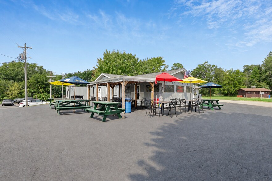 More Photos Of 309 Trail St, La Valle Restaurant For Sale