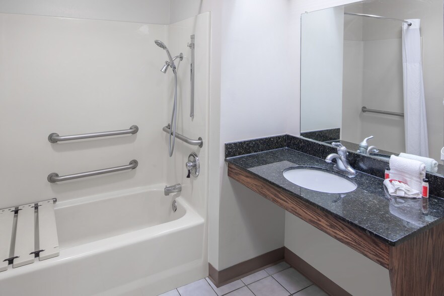 More Photos Of 360 Paul Huff Parkway, Cleveland Hotel For Sale