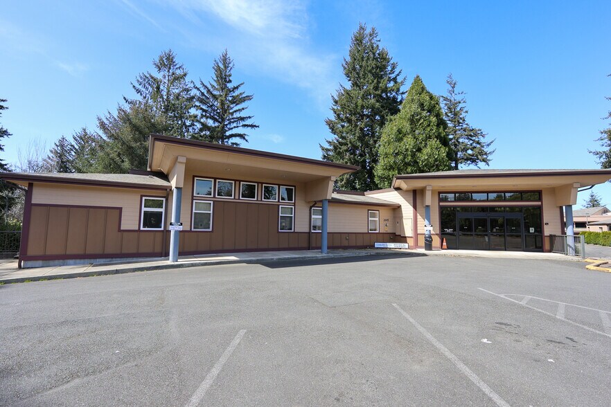 More Photos Of 2645 N 17th St, Coos Bay Medical For Sale