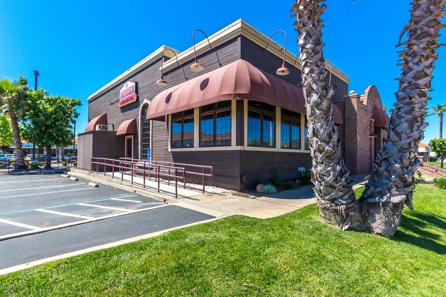 More Photos Of 1800 Churn Creek Rd, Redding Restaurant For Lease